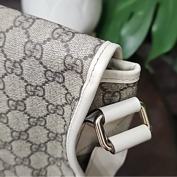 Gucci Plus Monogram Double Buckle Flap Messenger and laptop Bag. Top quality - Picture 8 of 15